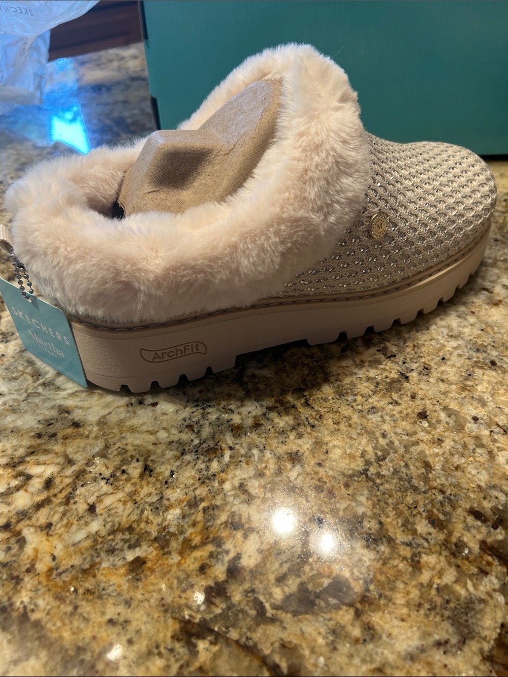 Women’s Martha Stewart Skechers Bobs Cozy Slippers with Sparkles, sz 7.5, NWT - Picture 2 of 4